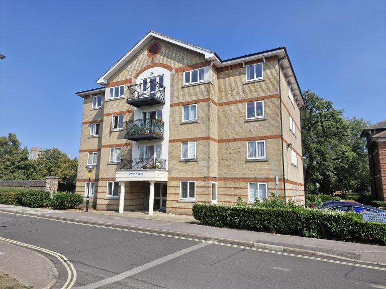 Whitcombe Gardens, Owen House Whitcombe Gardens, PO3