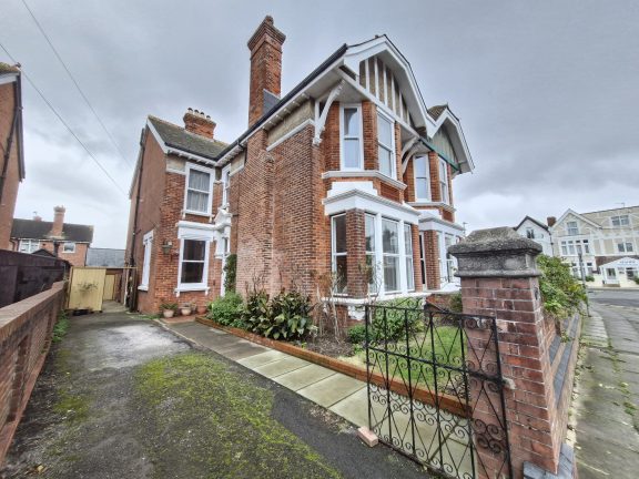 Brading Avenue Image