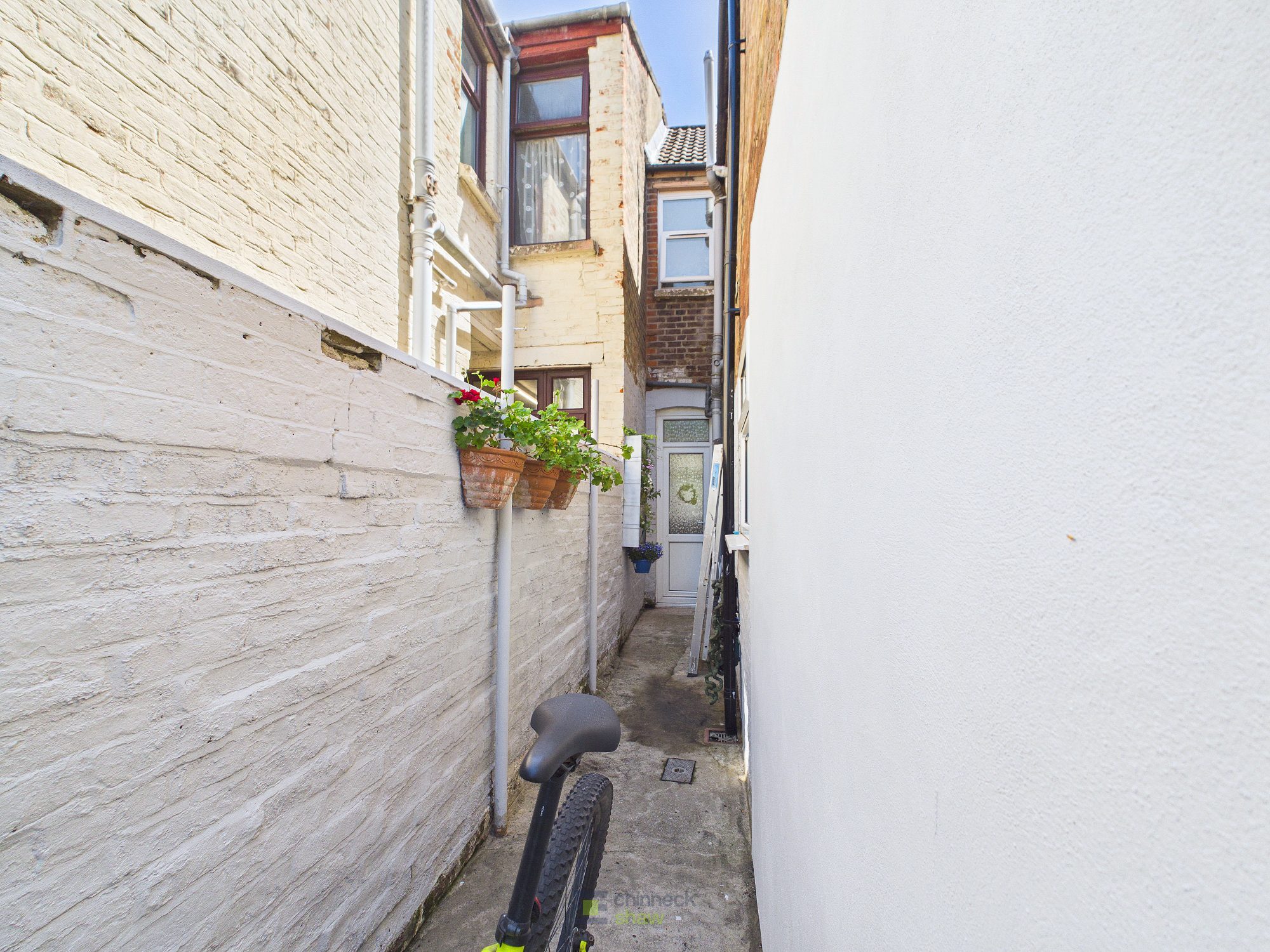 CAM02212G0-PR0733-STILL025.jpg